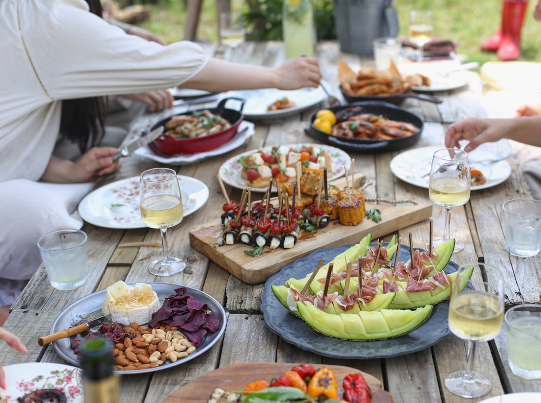 Table de réception conviviale dressée par Jour J Location à Agen
